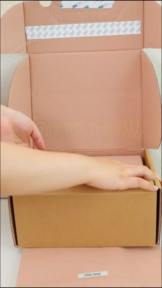 미우미우 미우미우 원더 미니 램스킨 핸드백 68741 제품 영상 미리보기