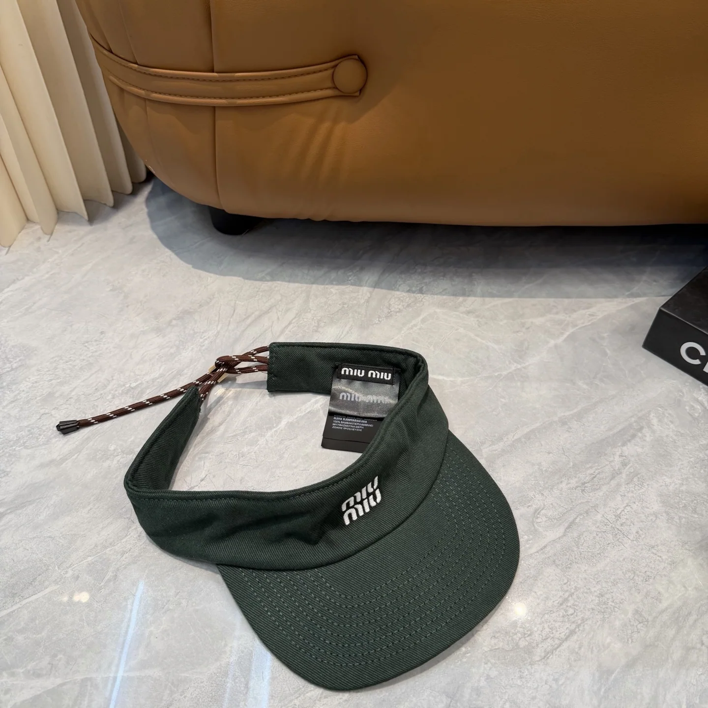 미우미우 바이저 캡 상세 이미지 5