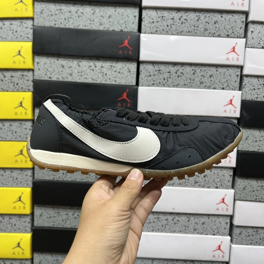 나이키 [YJ] HV8547-001 201605 Nike Moon Shoe SP Jacquemus Off Noir 상세 이미지 10