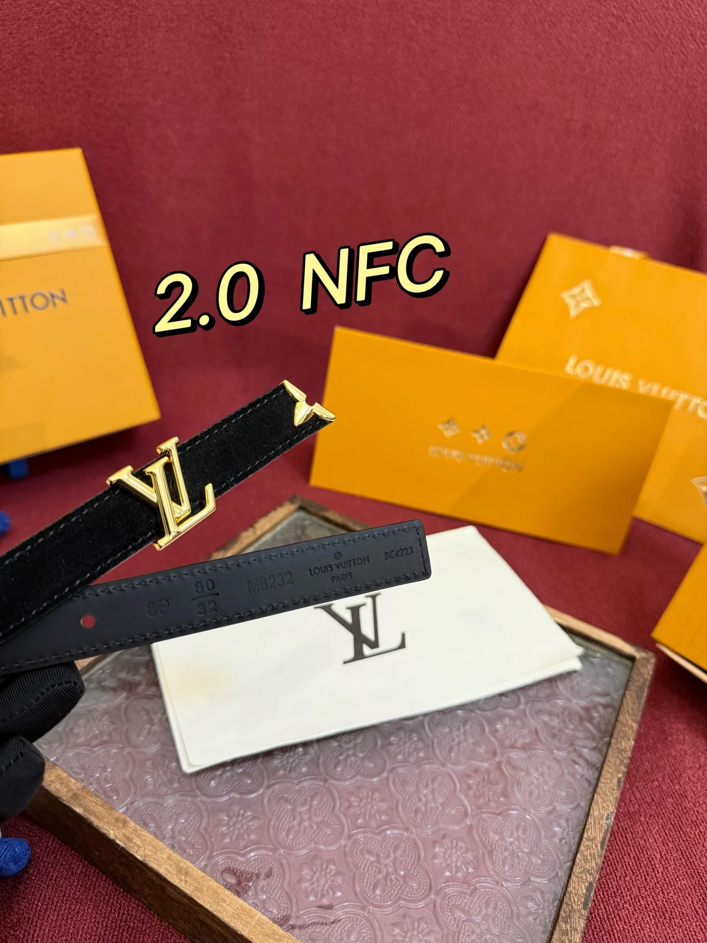 루이비통 골드 LV 이니셜 버클 스웨이드 벨트 상세 이미지 3