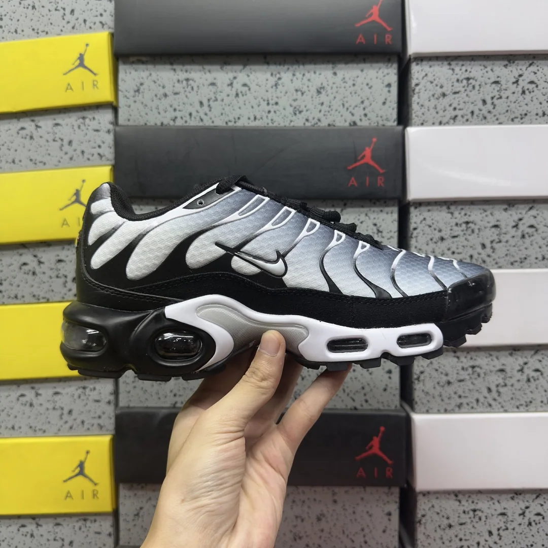 나이키 [BD] 에어 맥스 플러스 DM0032-003 201920 Nike Air Max Plus Black Silver White 상세 이미지 2