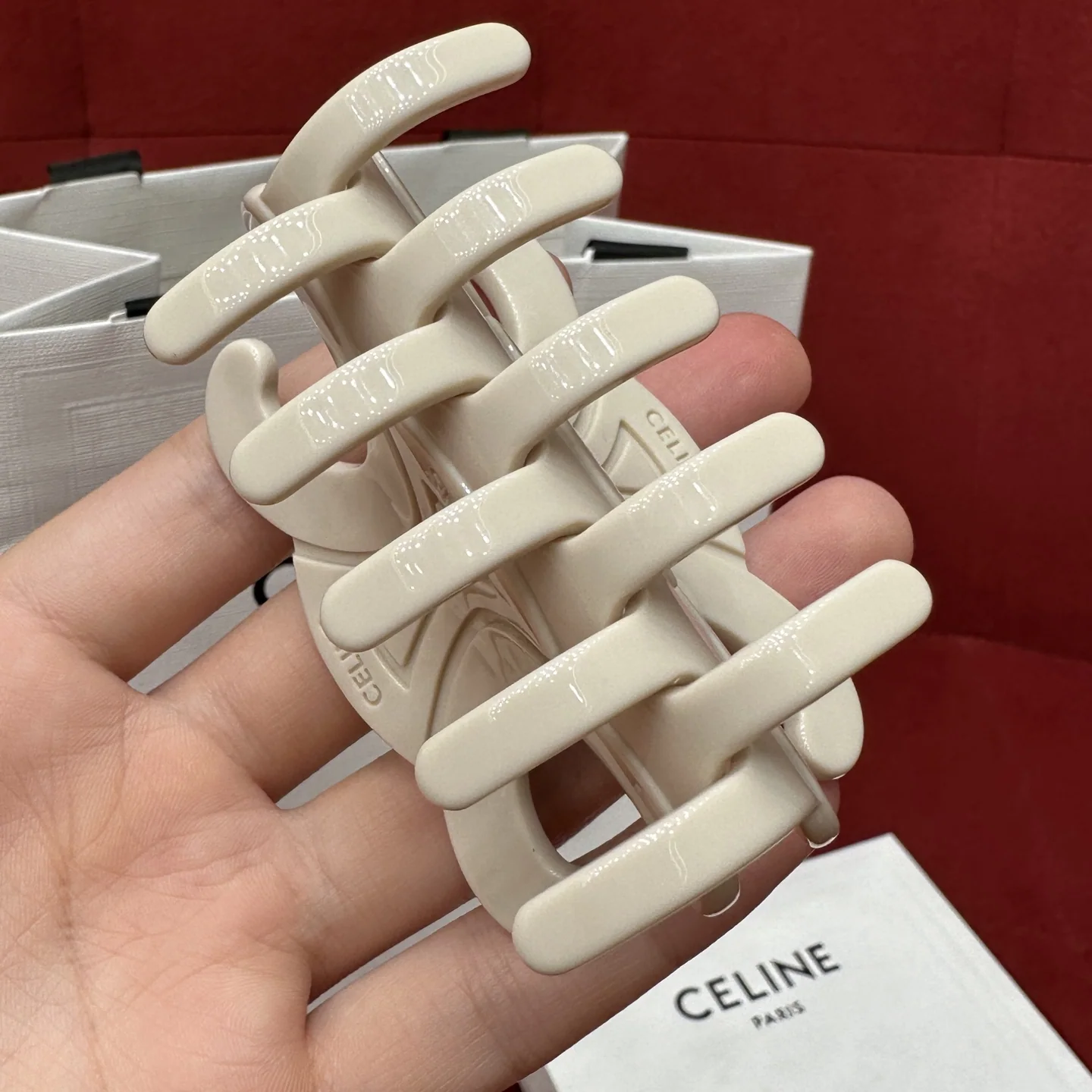 셀린느 개선문 엠보 아세테이트 샤크 헤어클립 상세 이미지 3