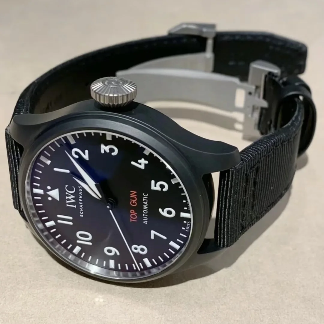 IWC 탑건 블랙 세라믹 시계 상세 이미지 4