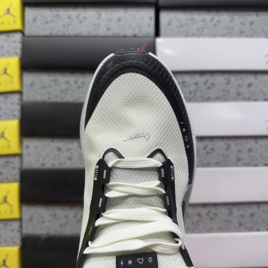 나이키 [XY] 보메로 18 201888 Nike Vomero 18 HQE98-007 상세 이미지 7