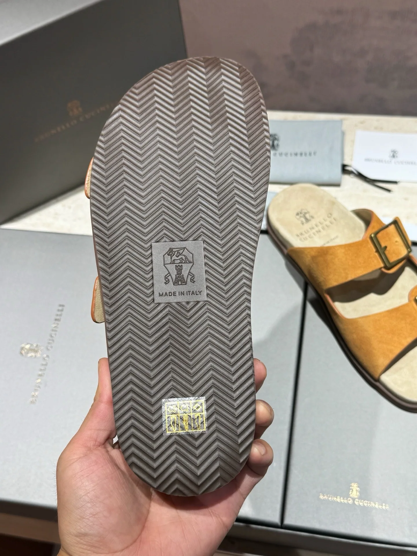 브루넬로쿠치넬리 스웨이드 비치 샌들 상세 이미지 6