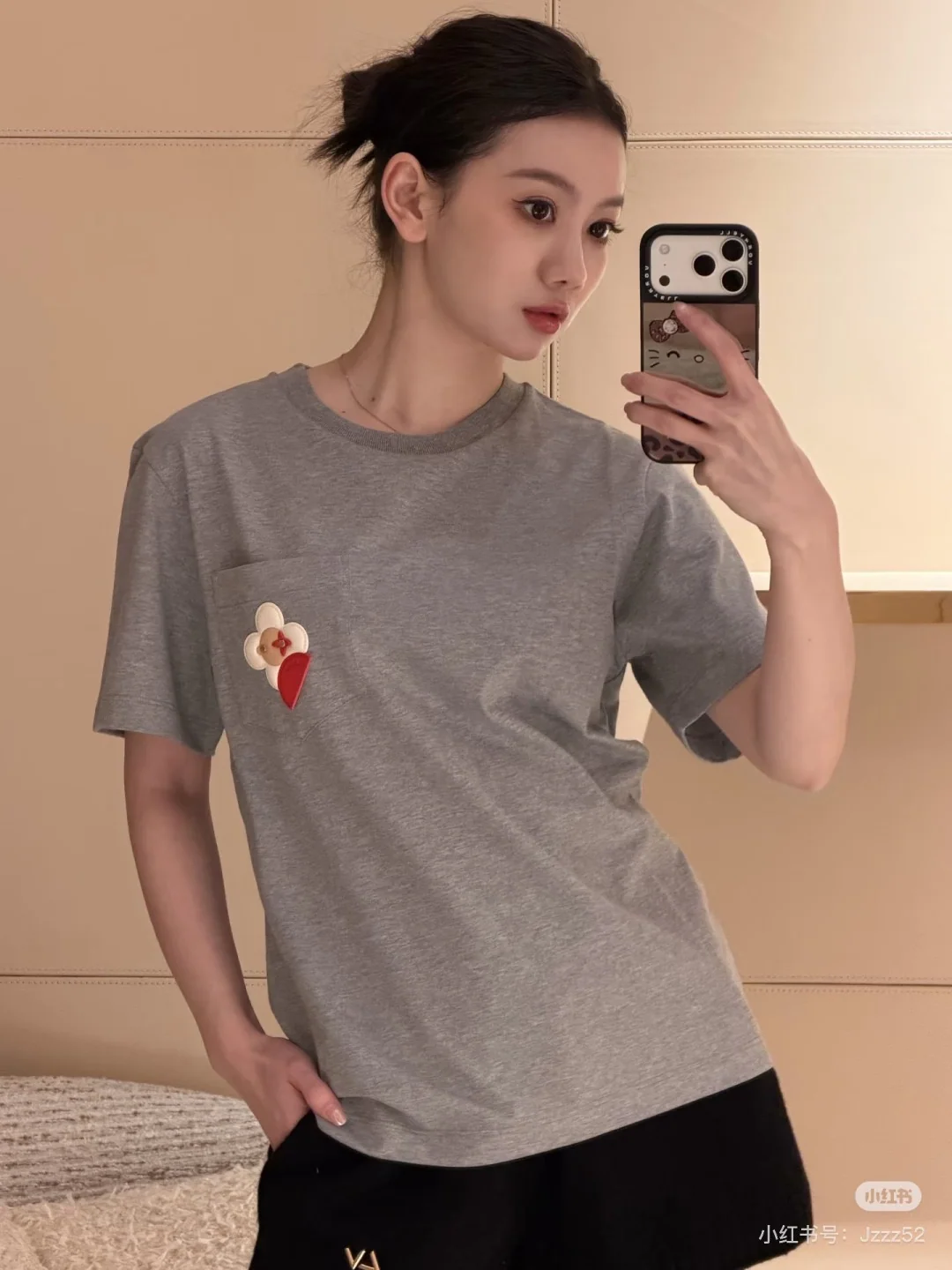 루이비통 해바라기 자수 크루넥 반팔 티셔츠 상세 이미지 2