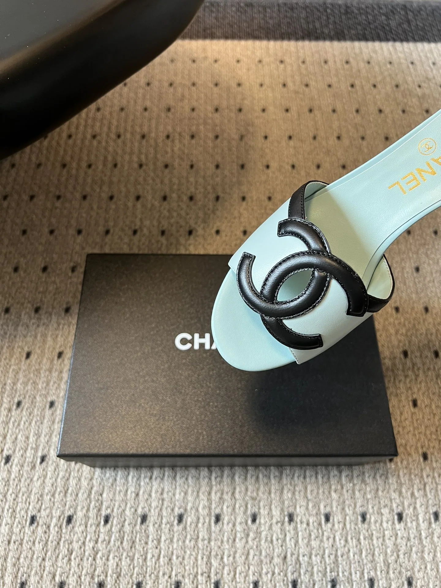 샤넬 더블 C 버클 로우힐 슬라이더 상세 이미지 7