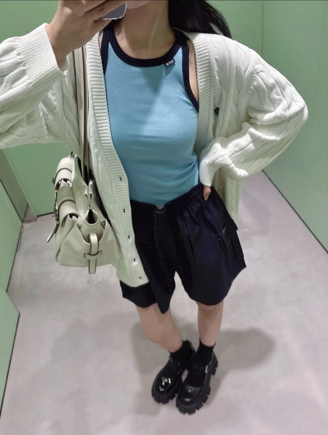 프라다 블루 컬러 블록 경량 니트 여성 민소매 탱크탑 상세 이미지 7