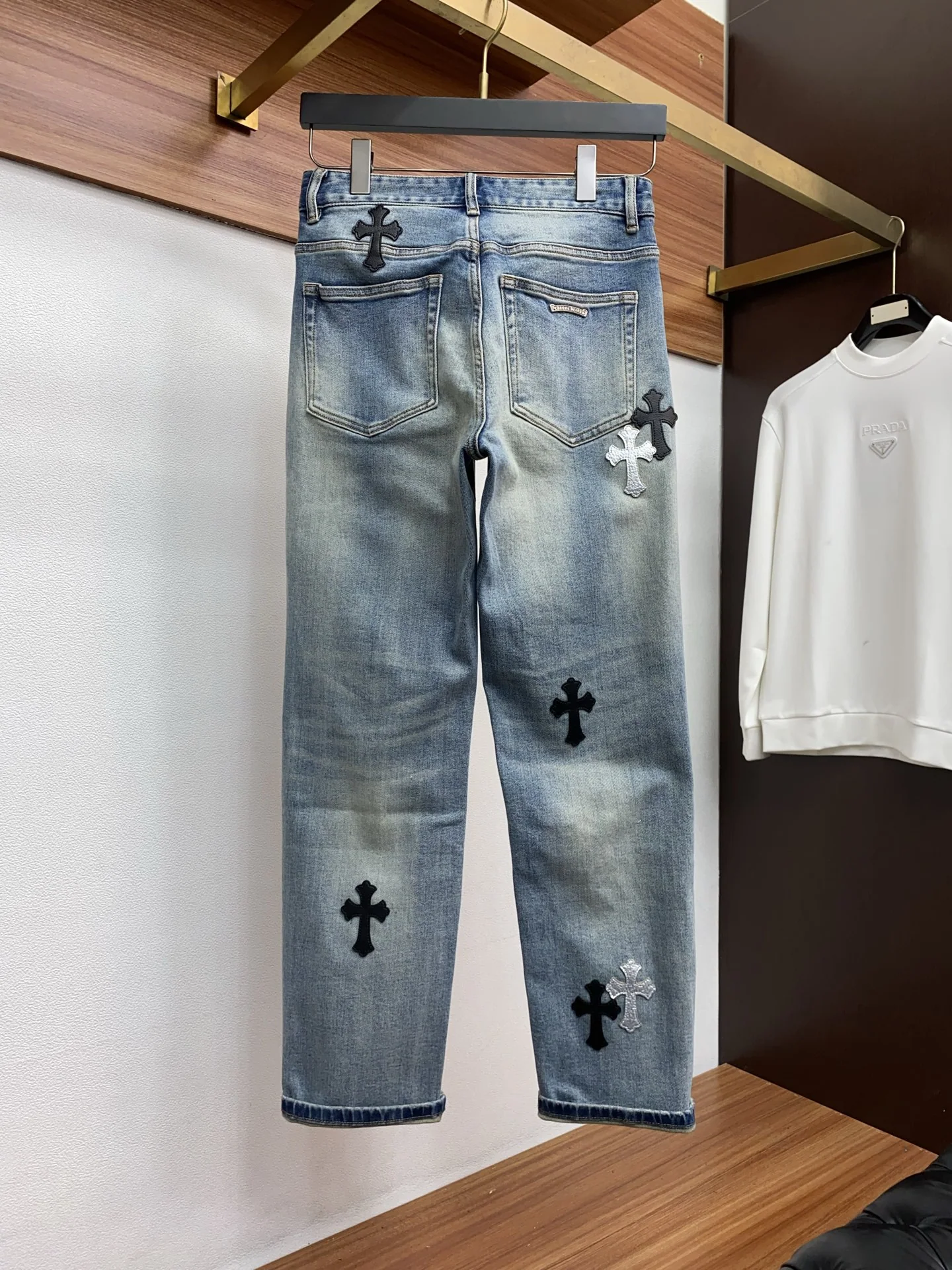 크롬하츠 슬림핏 디스트레스드 데님 바지 상세 이미지 9
