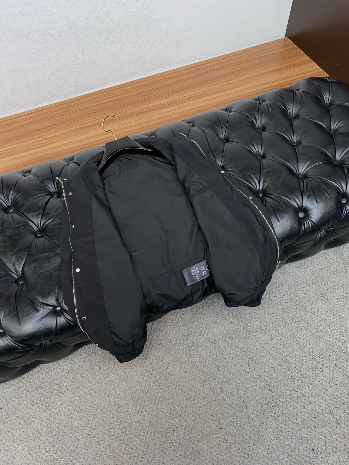 프라다 슬림핏 남성 캐주얼 재킷 P365 상세 이미지 7