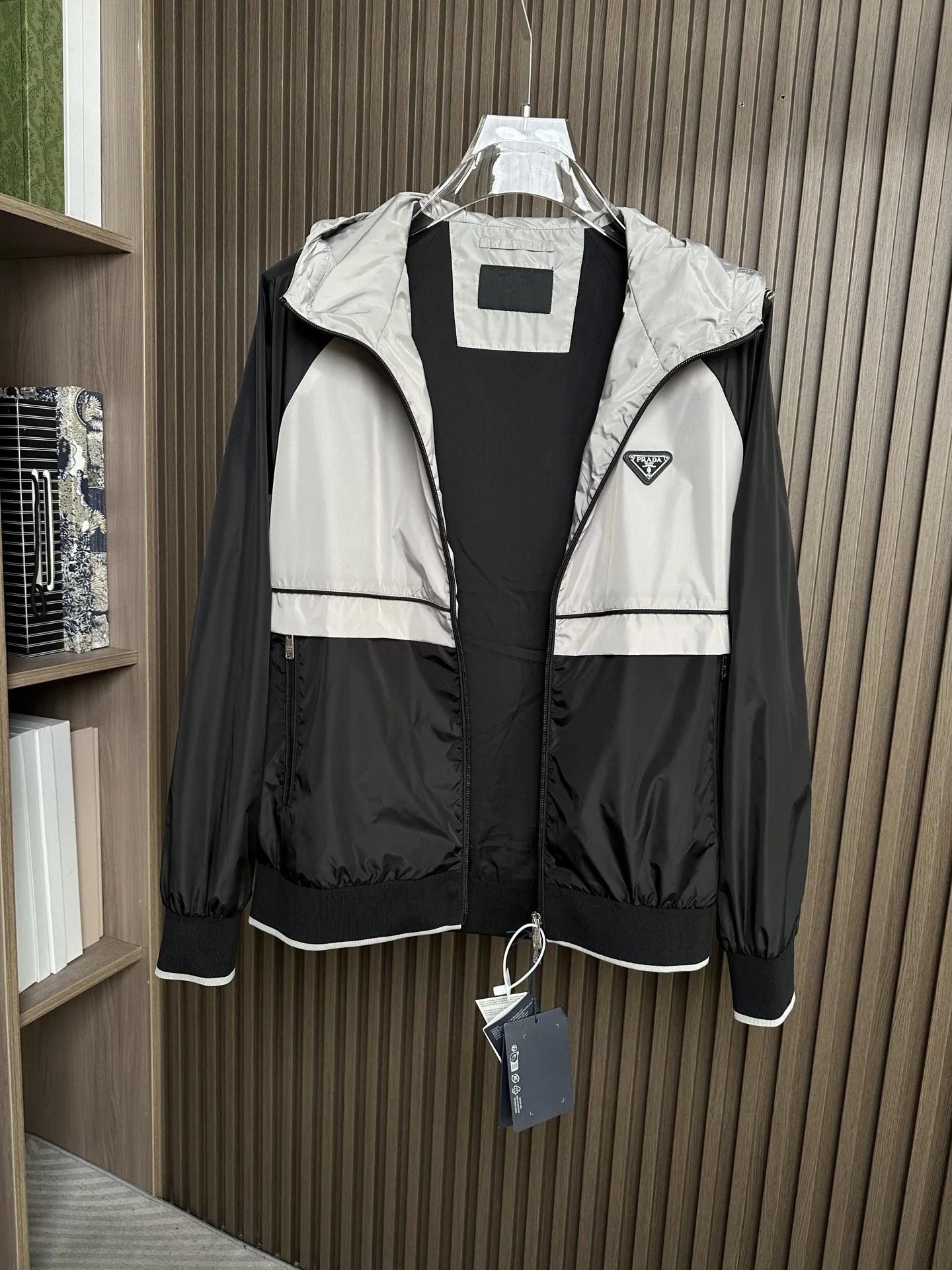 프라다 26 SS 런웨이 신상 재킷 19419 Prada 상세 이미지 2