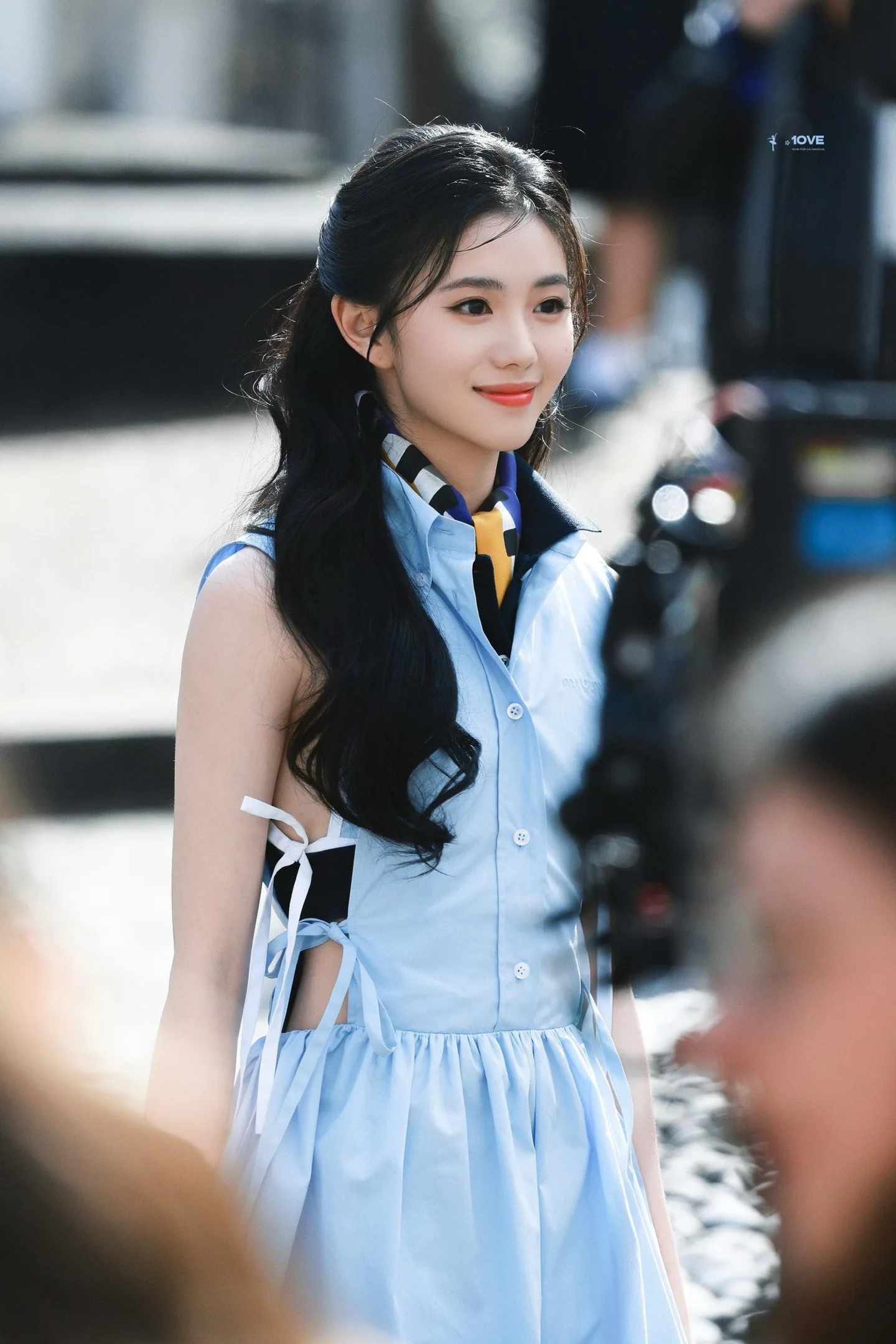 미우미우 로고 자수 옆라인 컷아웃 A라인 원피스 26 SS 상세 이미지 4