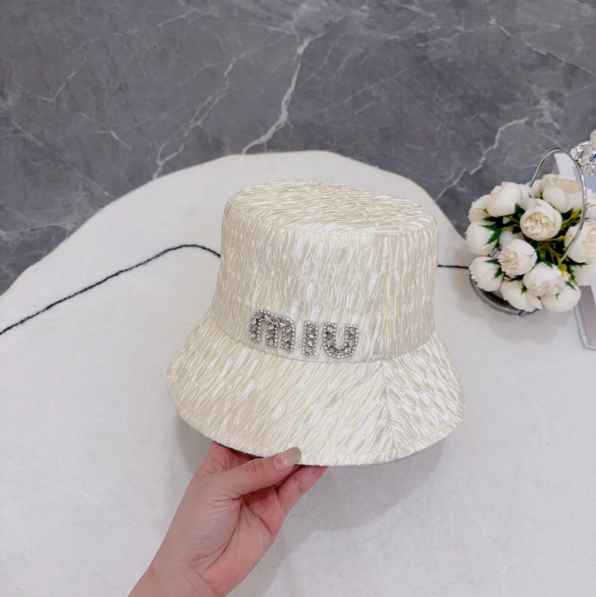 미우미우 플리츠 새틴 피셔맨 모자 상세 이미지 2