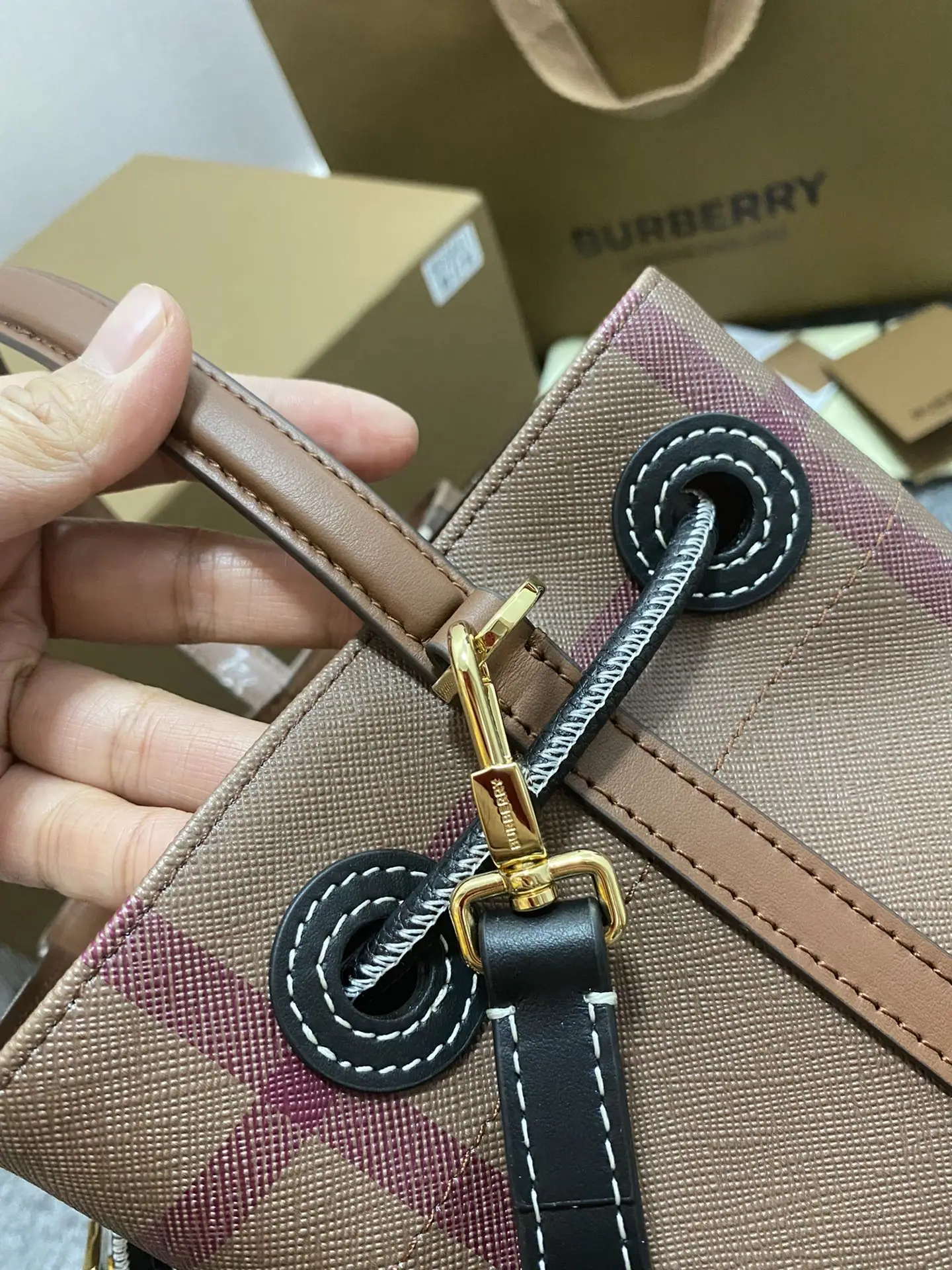 버버리 버치우드 브라운 버킷백 상세 이미지 6