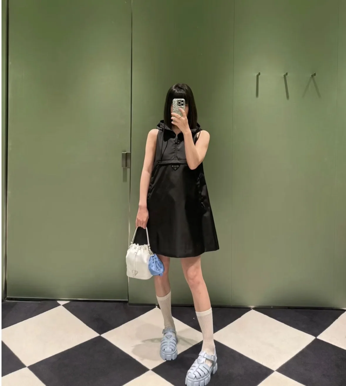 프라다 나일론 민소매 후드 원피스 상세 이미지 1