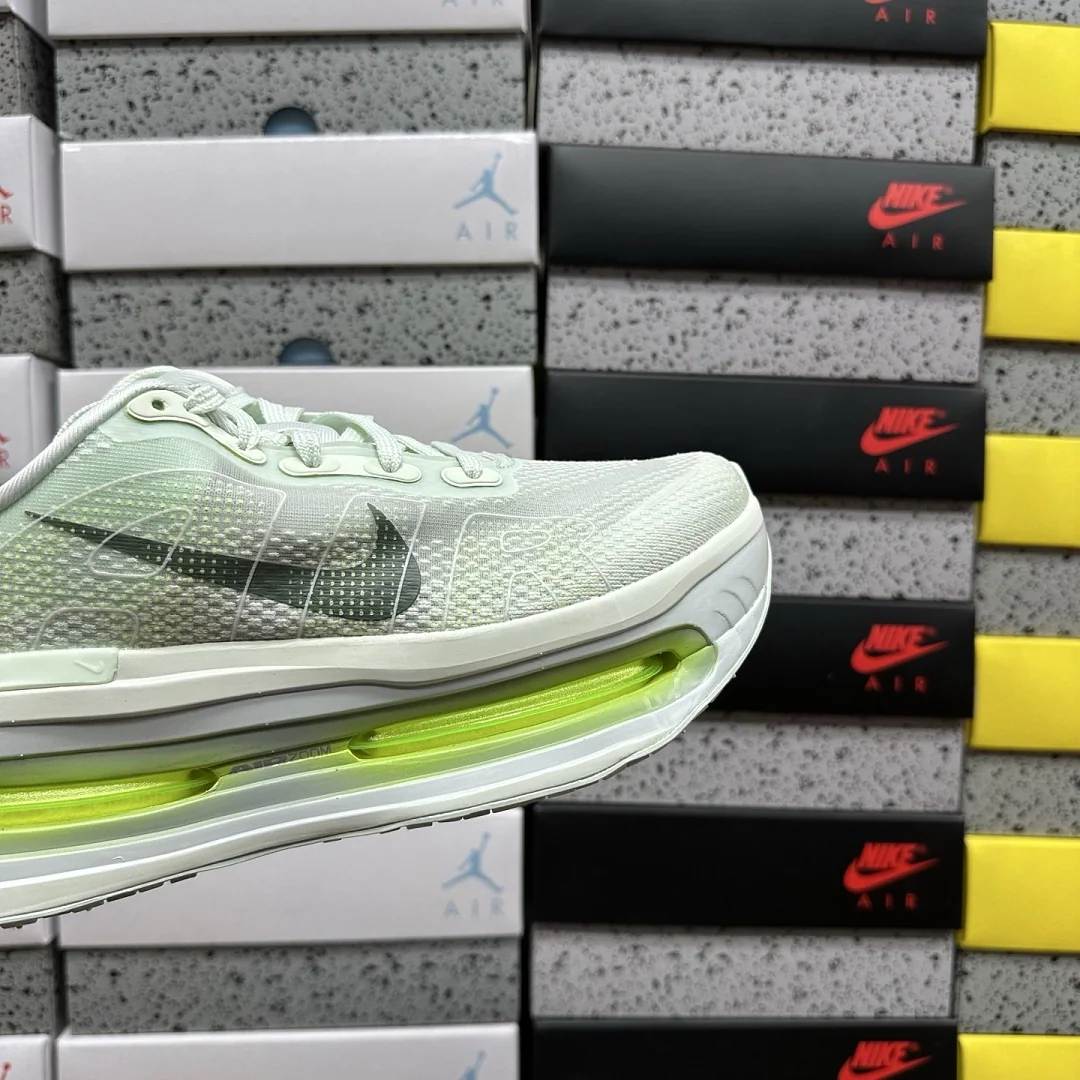 나이키 [M] 보메로 프리미엄 HQ2050-300 201657 Nike Vomero Premium Barely Volt 상세 이미지 4