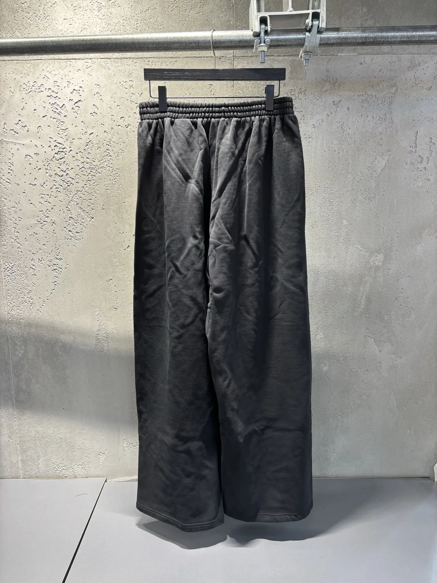 발렌시아가 남성 바지 상세 이미지 3