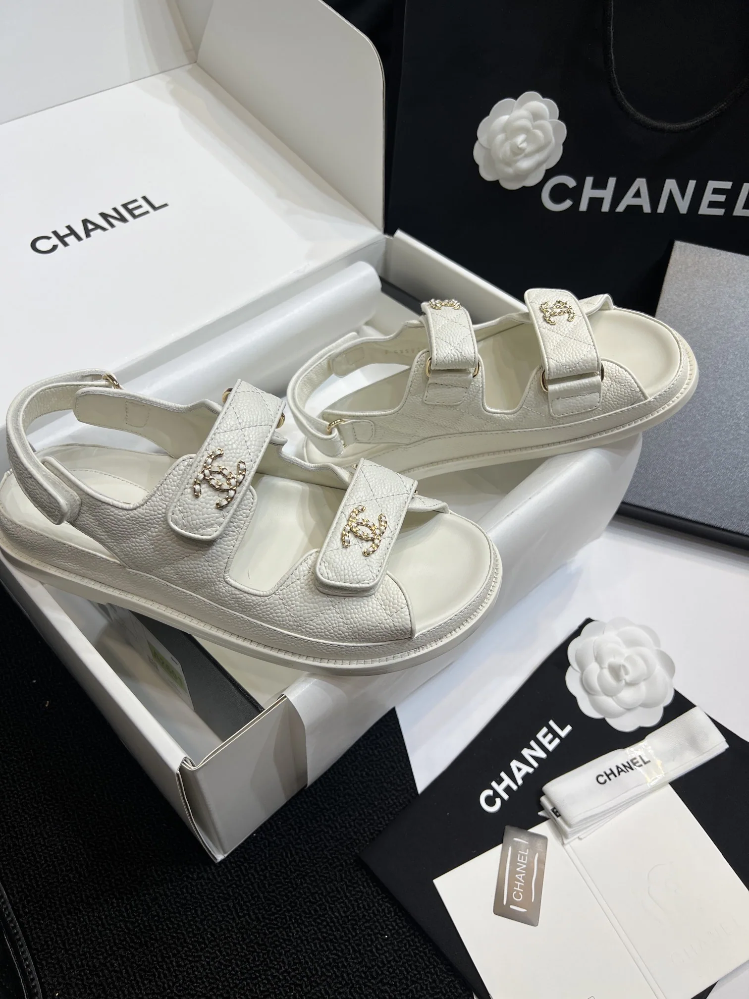 샤넬 더블 C 버클 벨크로 비치슈즈 상세 이미지 3