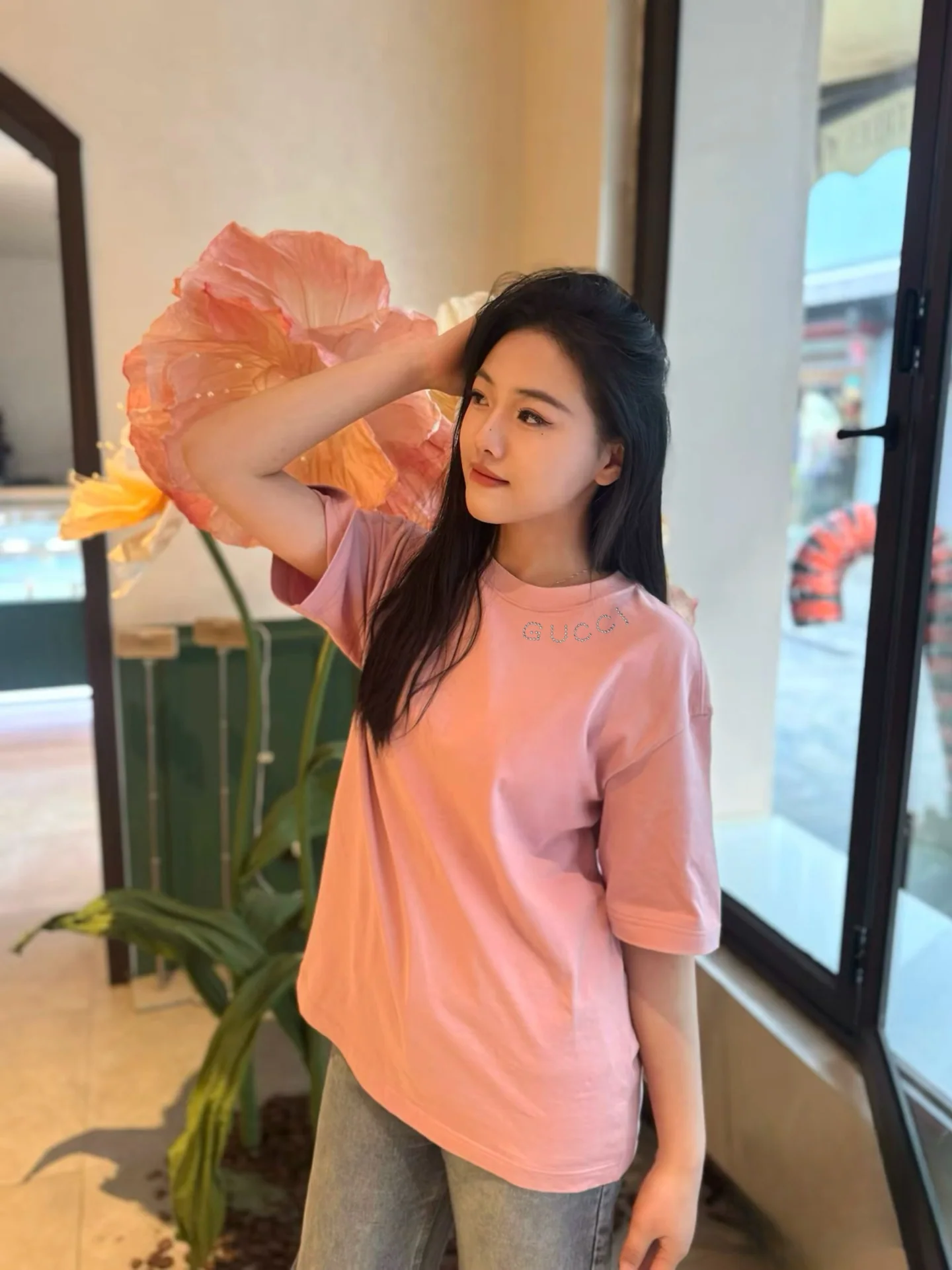 구찌 네크라인 라인스톤 핑크 반팔 티셔츠 상세 이미지 4