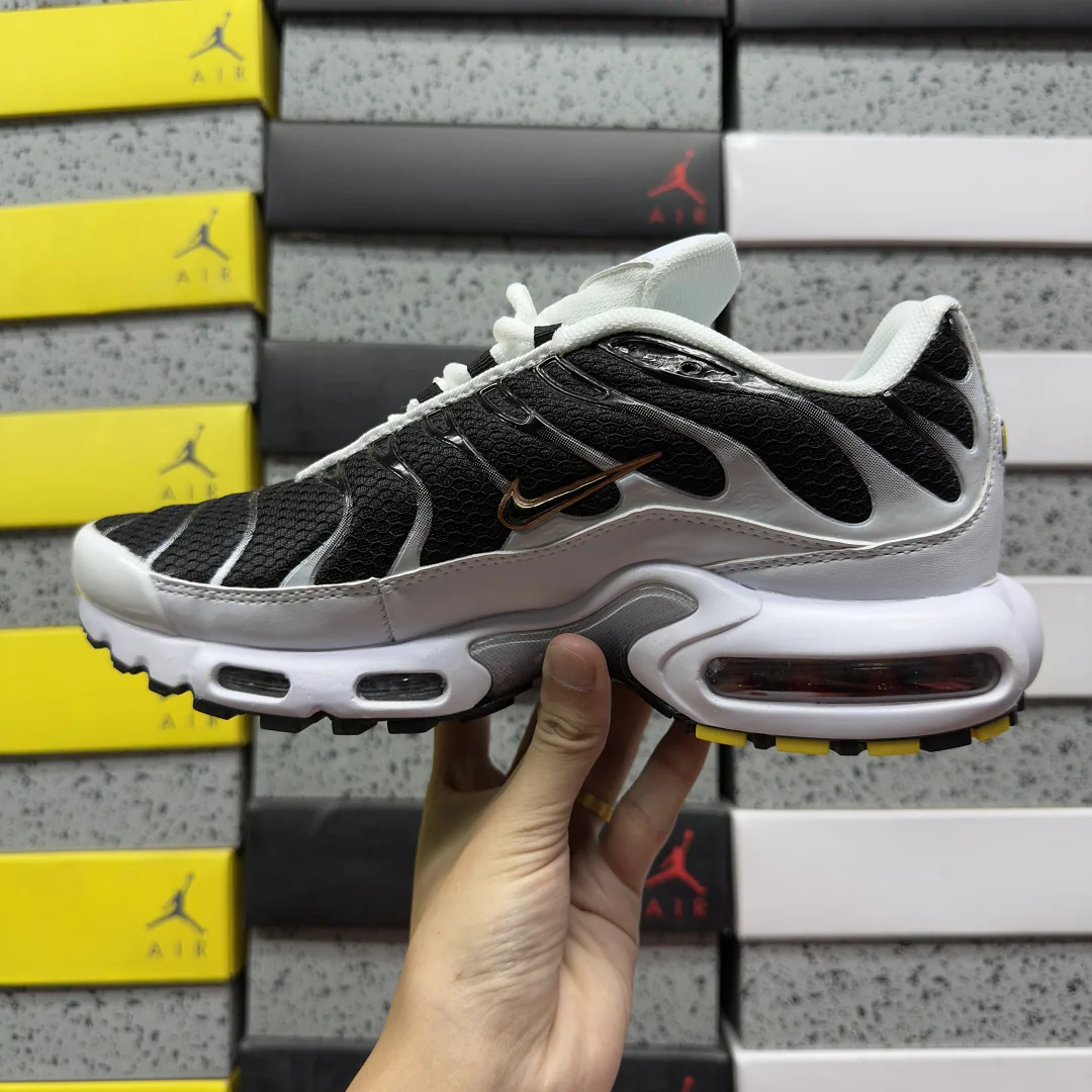 나이키 [BD] 에어 맥스 플러스 CT1094-102 201874 Nike Air Max Plus White Black Metallic 상세 이미지 9