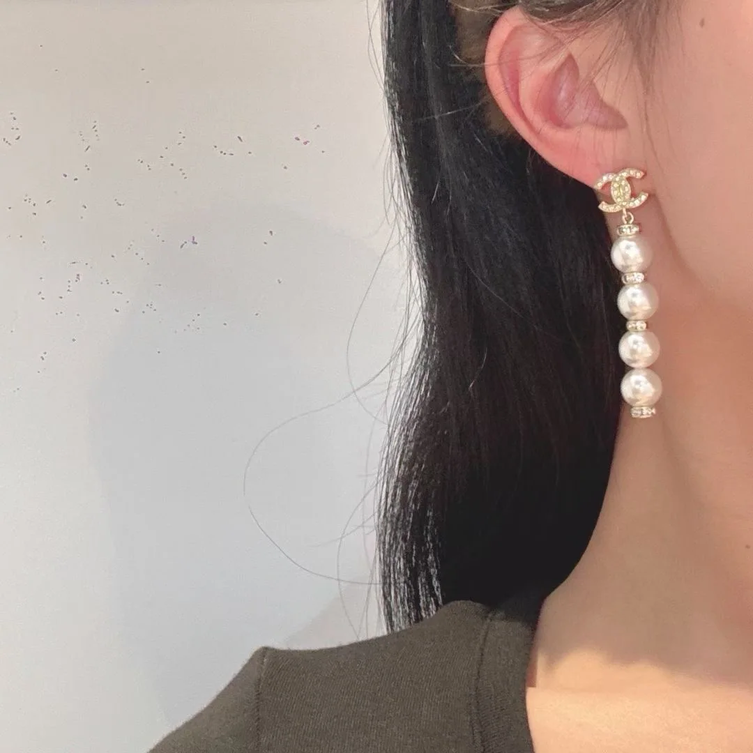 샤넬 라인스톤 더블 C 태슬 진주 귀걸이 상세 이미지 2