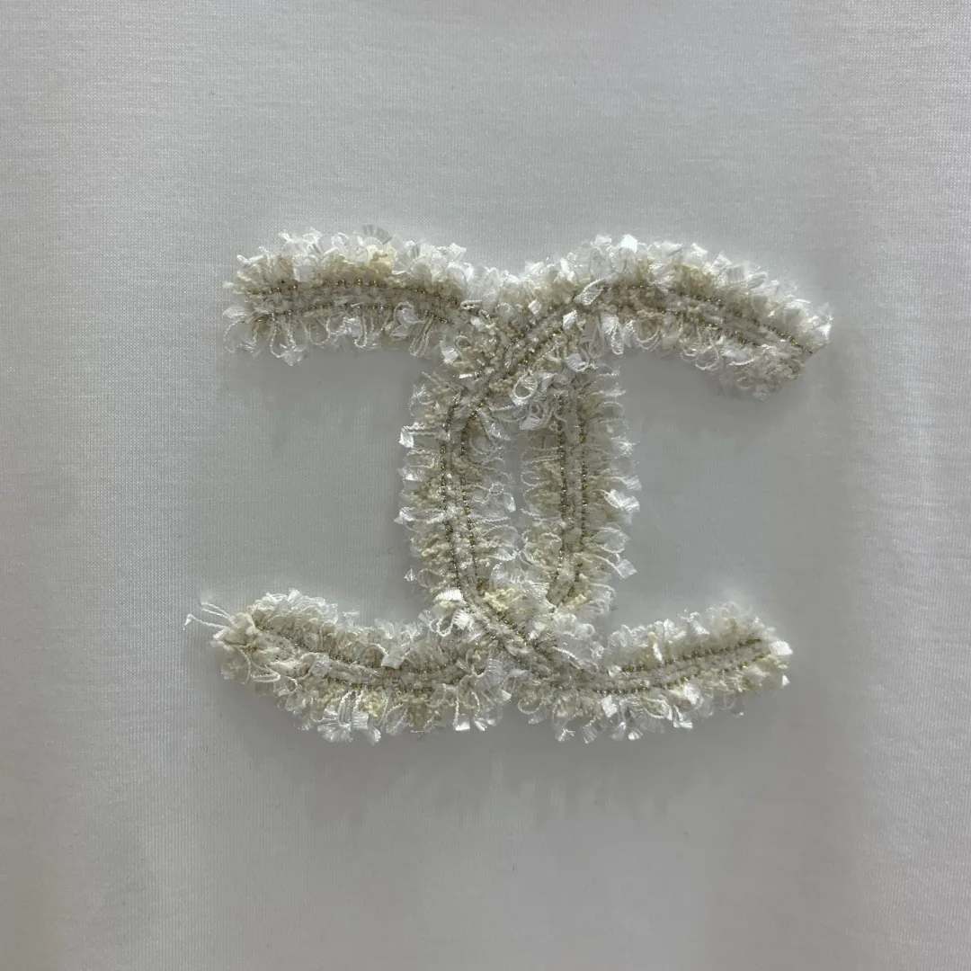샤넬 더블 C 자수 3D 비즈 반팔 티셔츠 상세 이미지 5