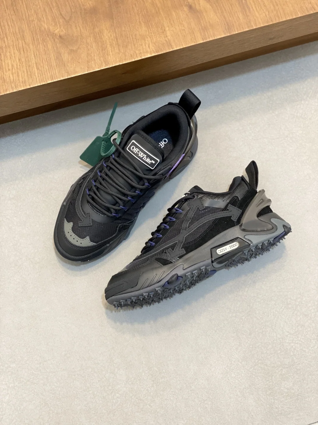 오프화이트 하이킹 캐주얼 슈즈 상세 이미지 5