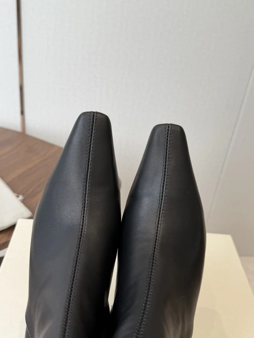 브루넬로쿠치넬리 포인티드 토 스틸레토 힐 미드카프 부츠 상세 이미지 6