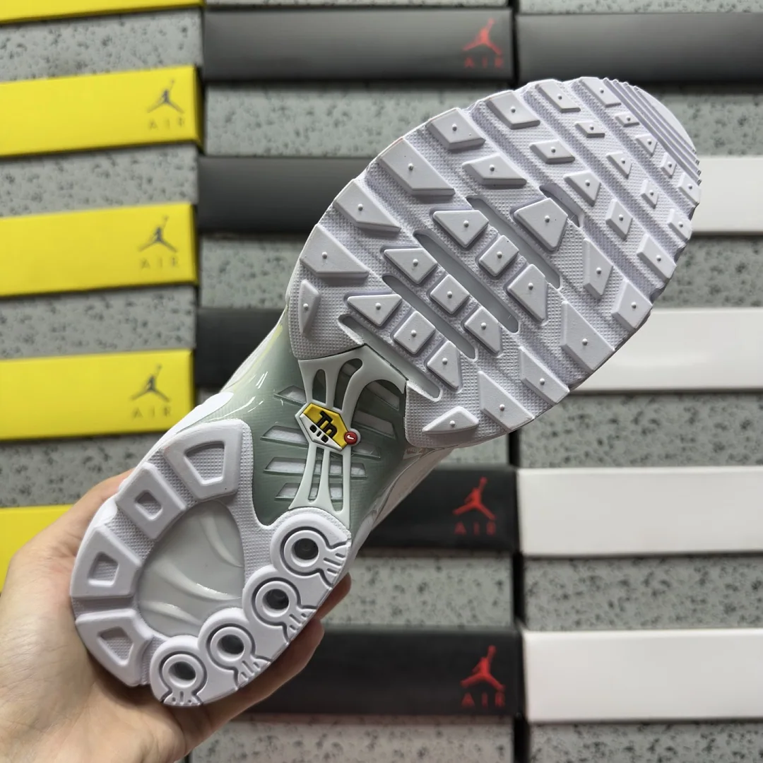 나이키 [TK] 에어 맥스 플러스 DM2362-100 201969 Nike Air Max Plus White Pure Platinum 상세 이미지 8