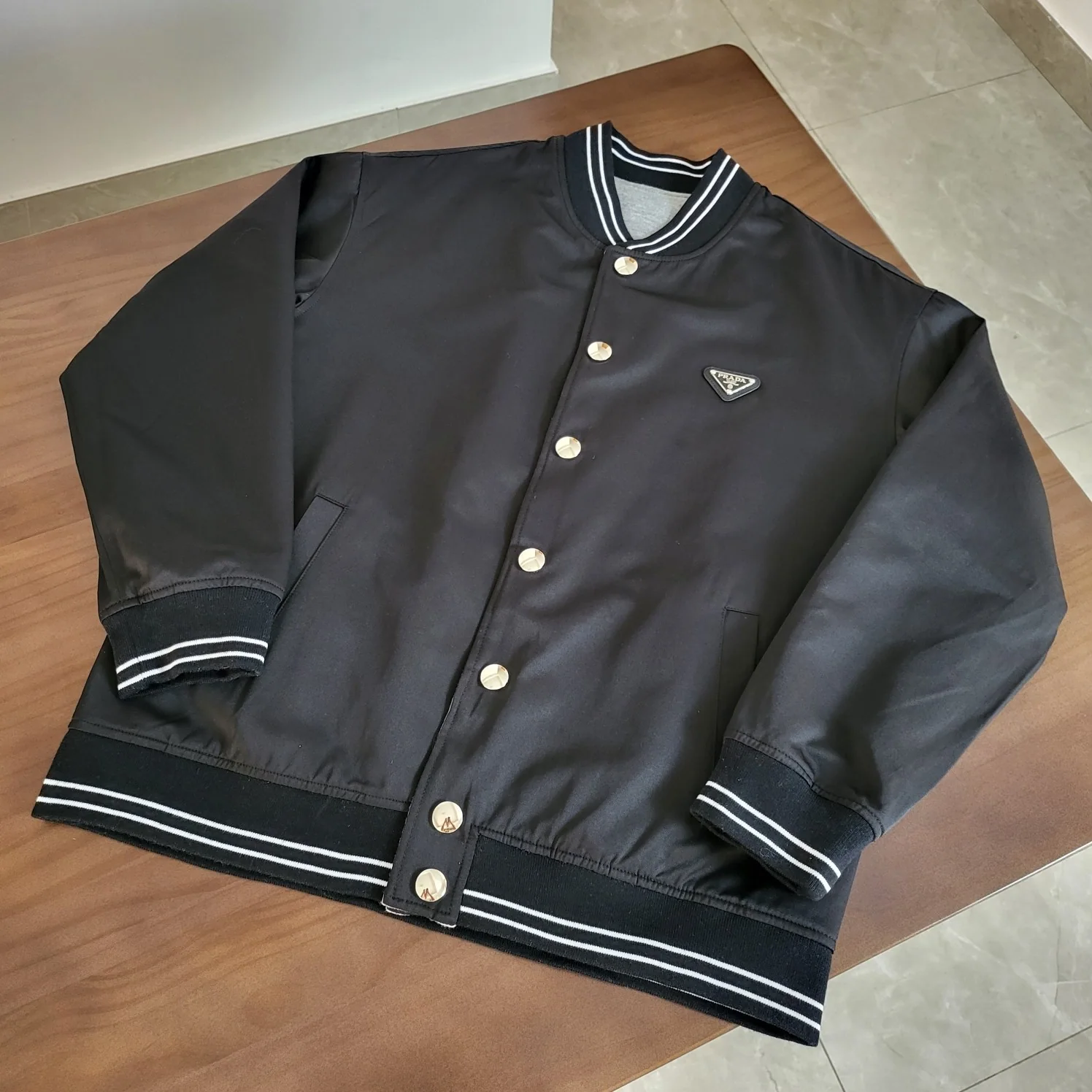 프라다 리버시블 베이스볼 자켓 남성 자켓 24 SS 24SS 상세 이미지 3