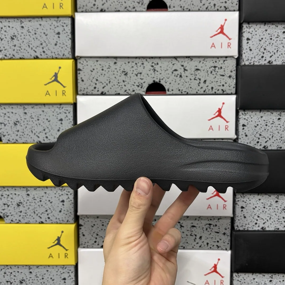아디다스 [LW] 이지 슬라이드 HQ6448 200616 Adidas Yeezy Slide Onyx 상세 이미지 6
