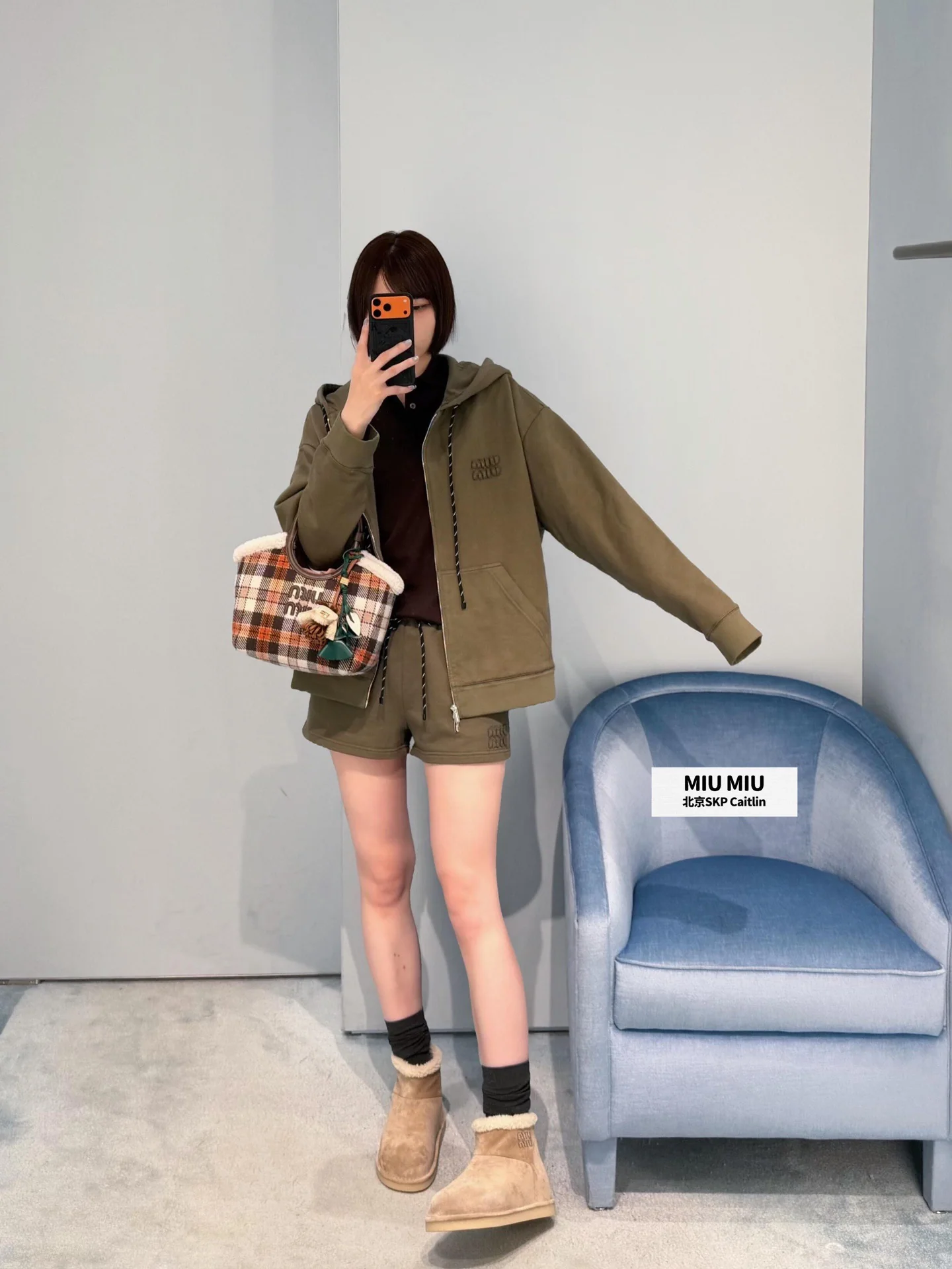 미우미우 올리브그린 자수 로고 파커 세트(자켓+반바지) 26 SS 상세 이미지 1