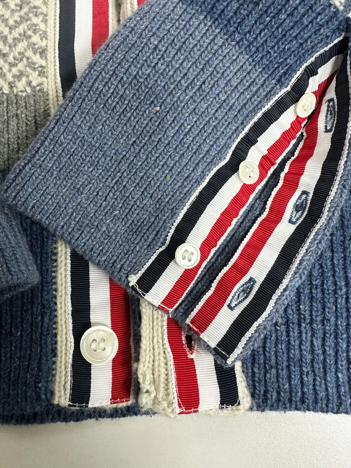 톰브라운 워싱 블루 그레이 남성 니트 레플리카 46575 Thom Browne 상세 이미지 9