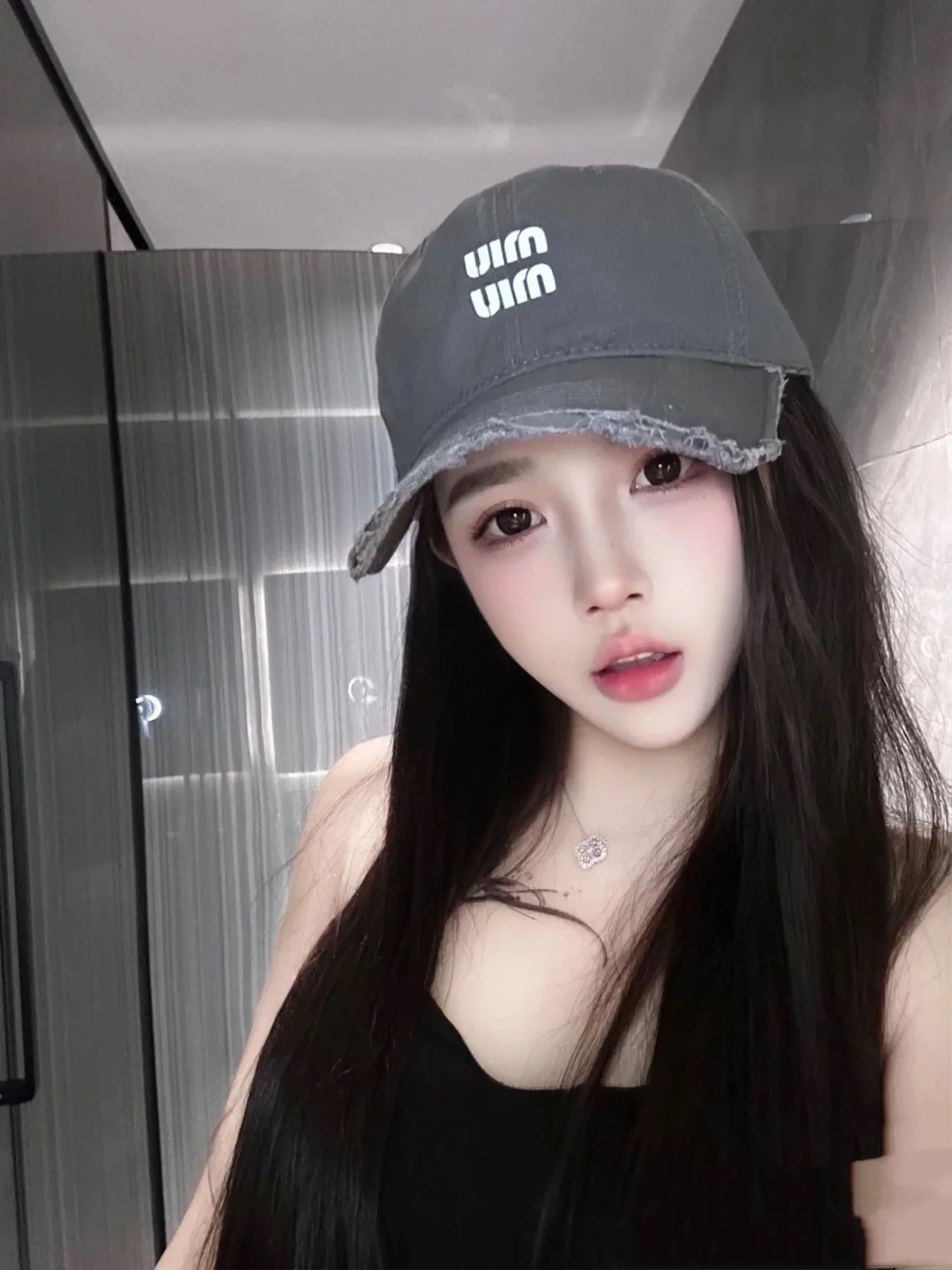 미우미우 모자 80940 Miu Miu Cap 상세 이미지 1