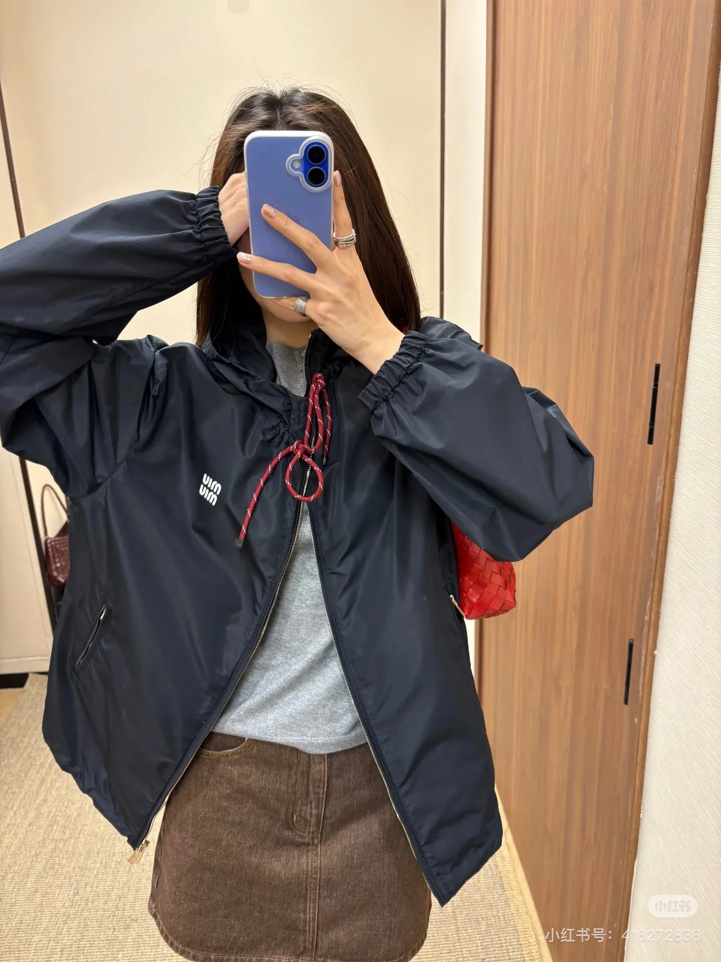 미우미우 로고 레터 루즈핏 나일론 후드 자켓 상세 이미지 6