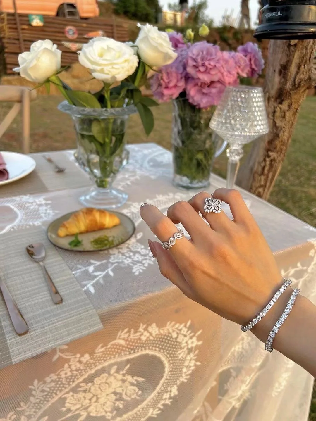 해리윈스턴 루프 다이아몬드 귀걸이 상세 이미지 2