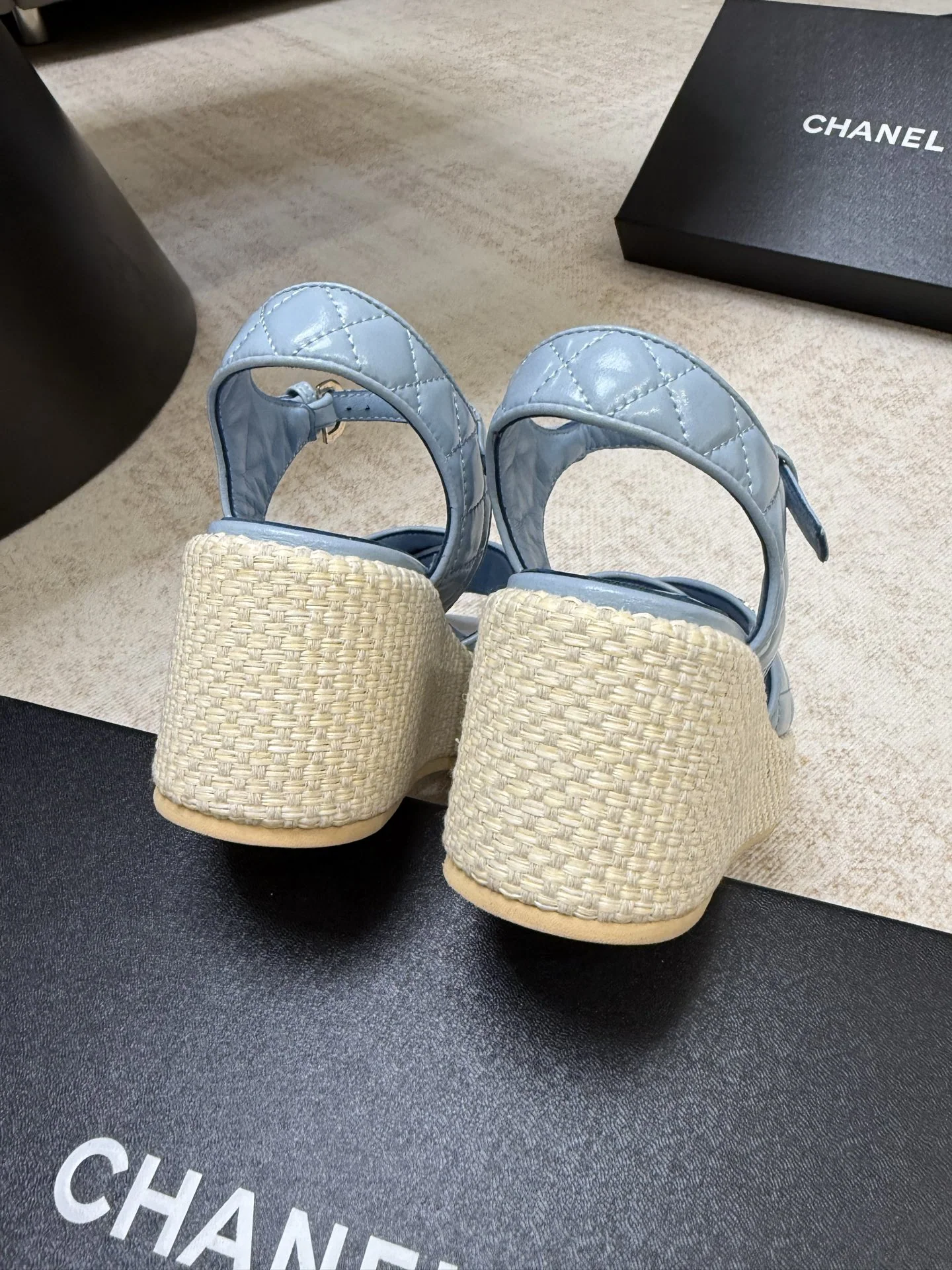 샤넬 웨지 플랫폼 샌들 스터드 장식 상세 이미지 8