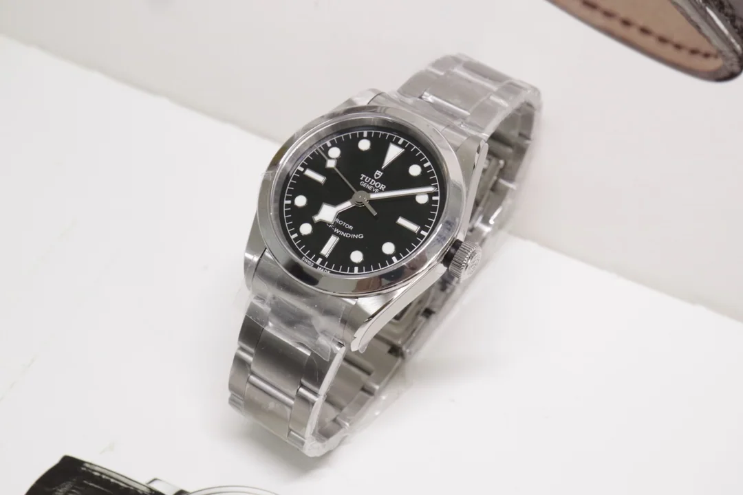 IWC 블루 다이얼 나일론 스트랩 시계 상세 이미지 2