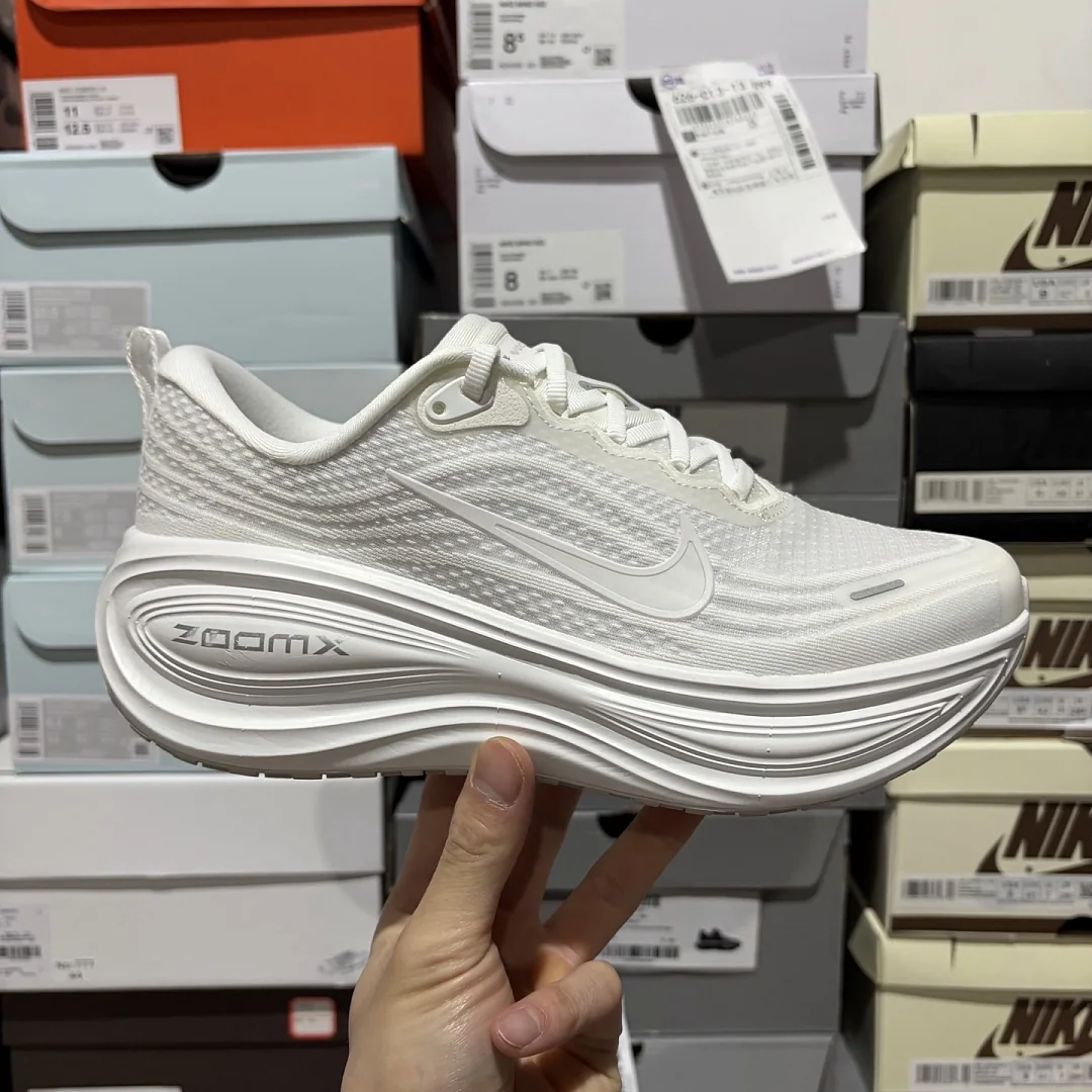 나이키 [GT] 보메로 플러스 HV8154-102 201497 Nike Vomero Plus Triple White 상세 이미지 10