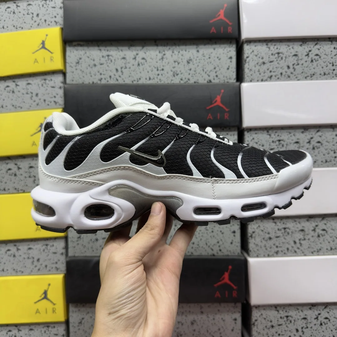 나이키 [BD] 에어 맥스 플러스 CT1094-102 201908 Nike Air Max Plus White Black Metallic 상세 이미지 3