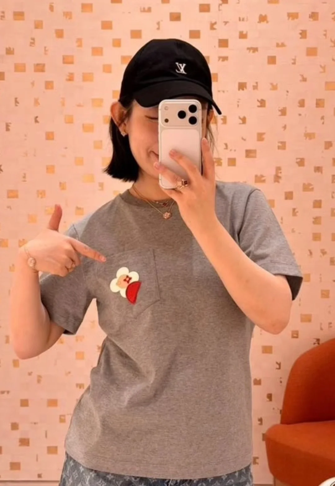 루이비통 해바라기 자수 크루넥 반팔 티셔츠 상세 이미지 5