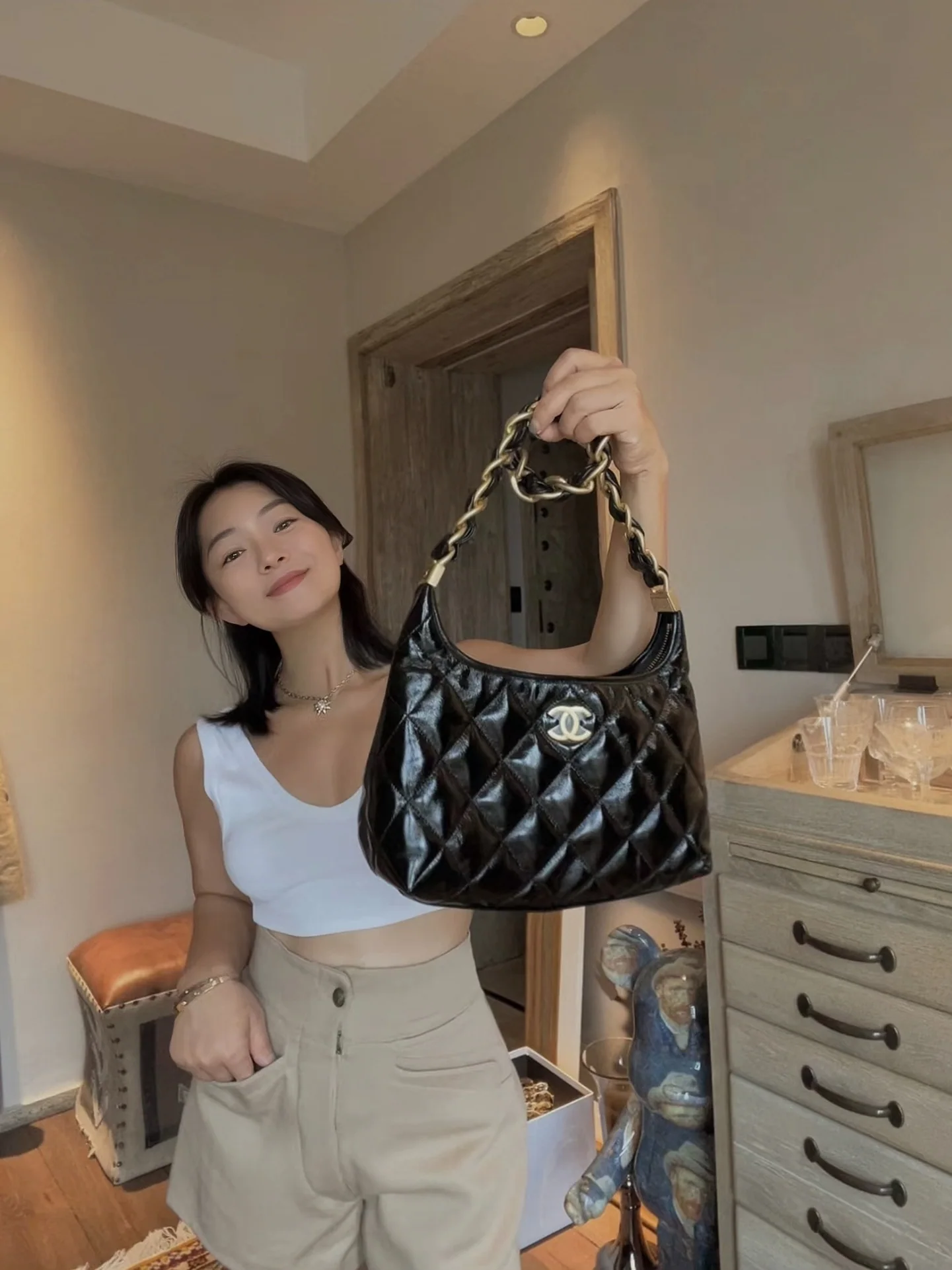 샤넬 미디움 블랙 숄더백 상세 이미지 8