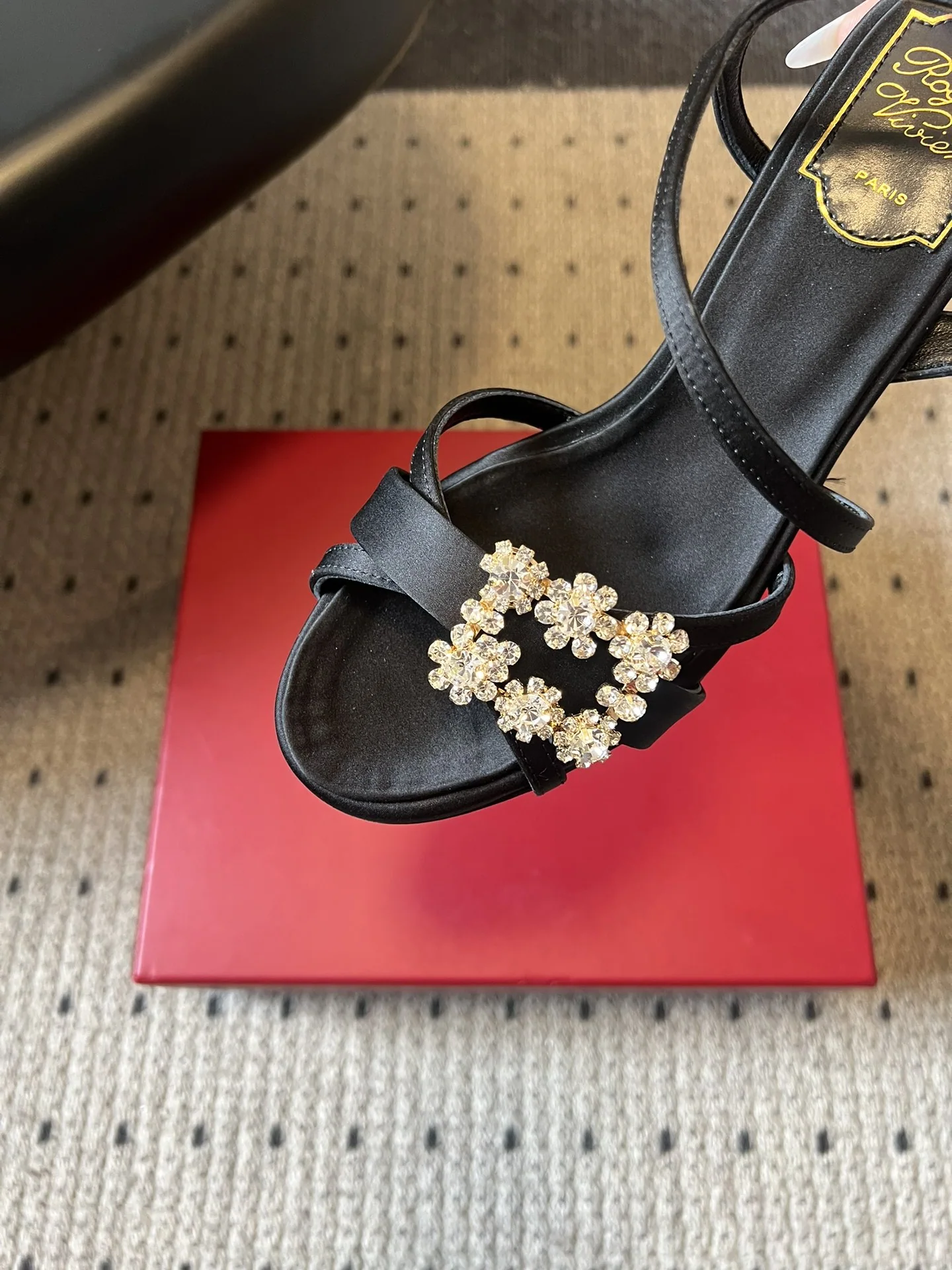 로저비비에 새틴 스트랩 샌들 상세 이미지 8