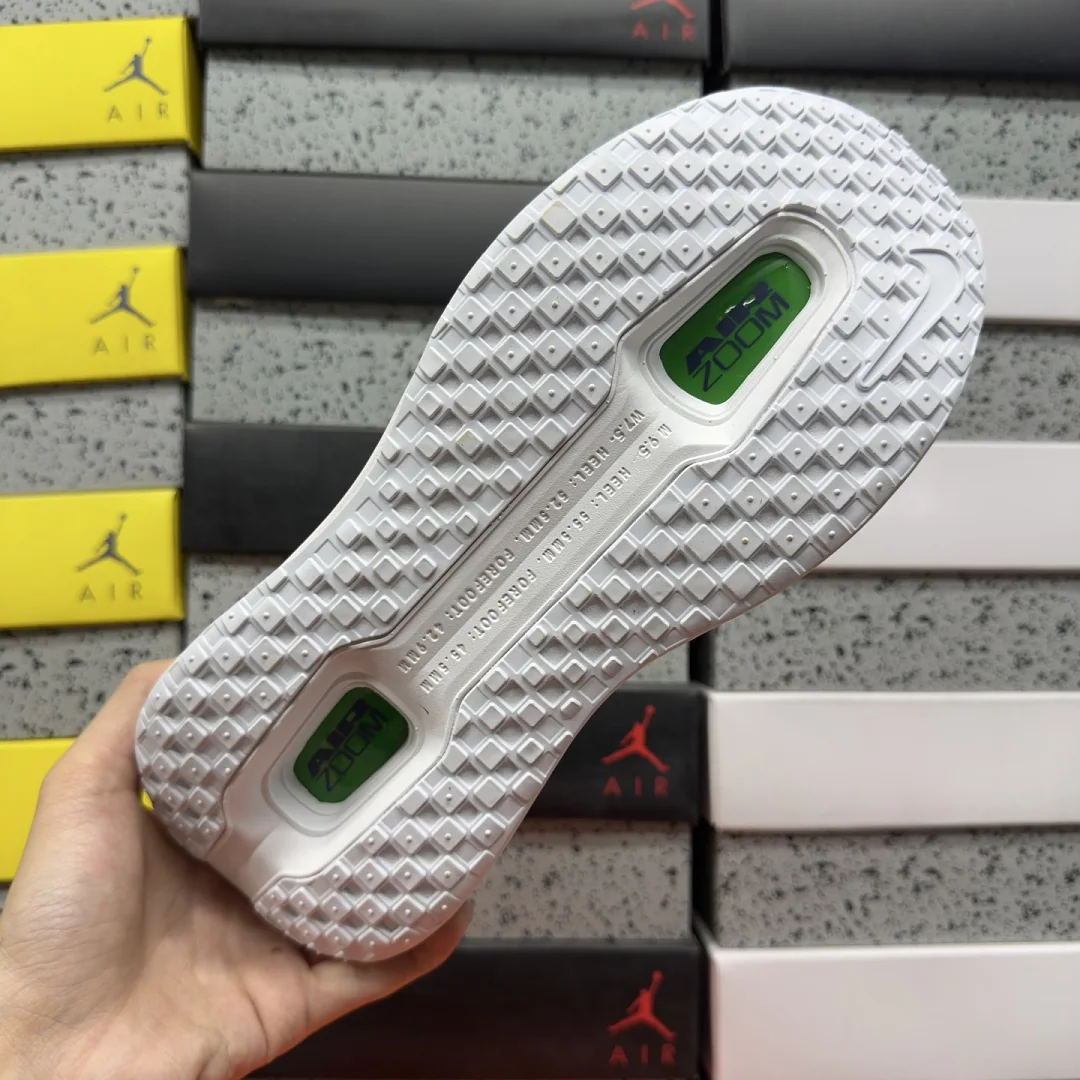 나이키 [5A] 보메로 프리미엄 HQ2050-102 201758 Nike Vomero Premium 상세 이미지 2