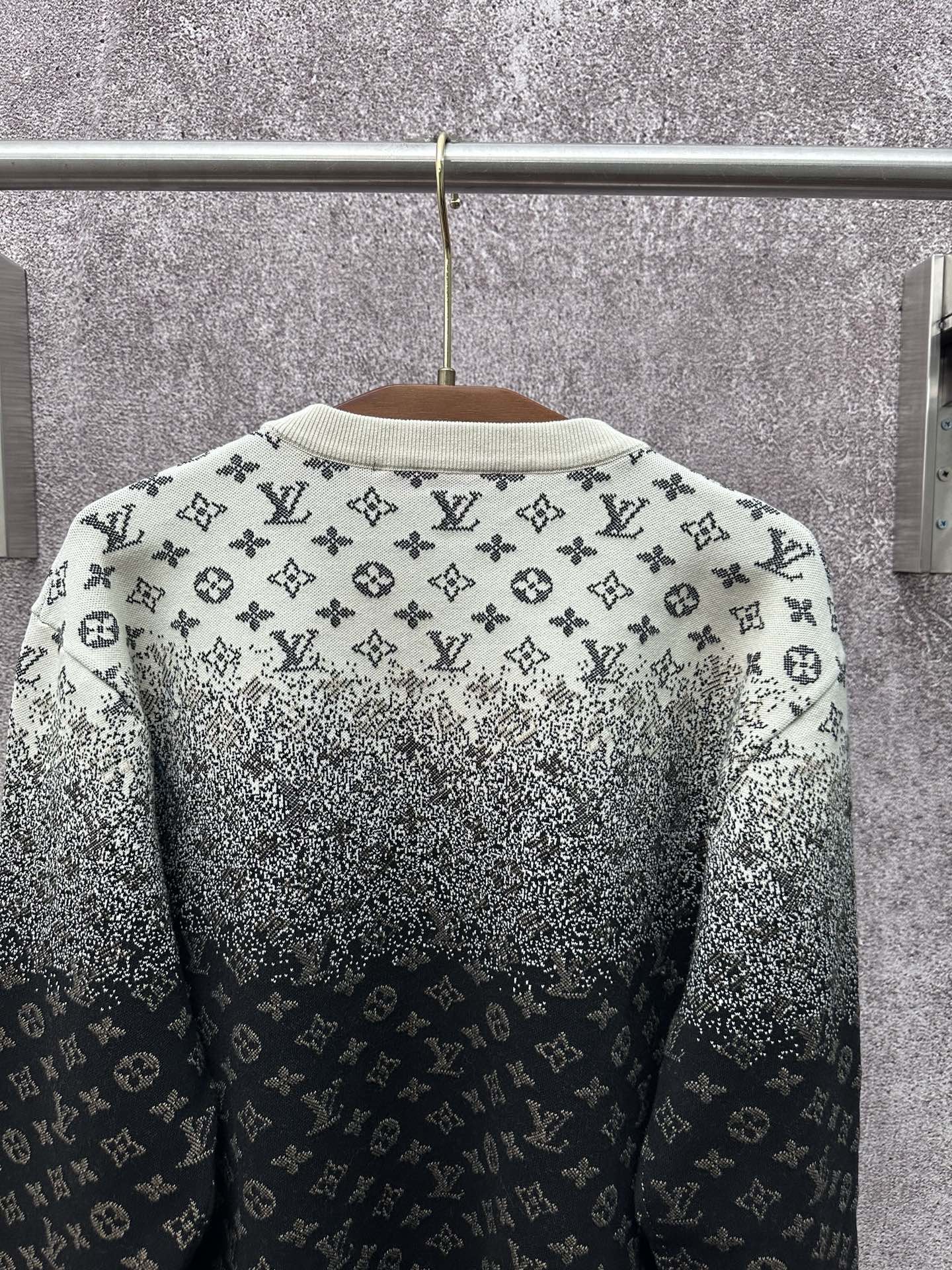 루이비통 로고 모노그램 오버핏 워싱 남성 맨투맨 레플리카 46297 Louis Vuitton 상세 이미지 8