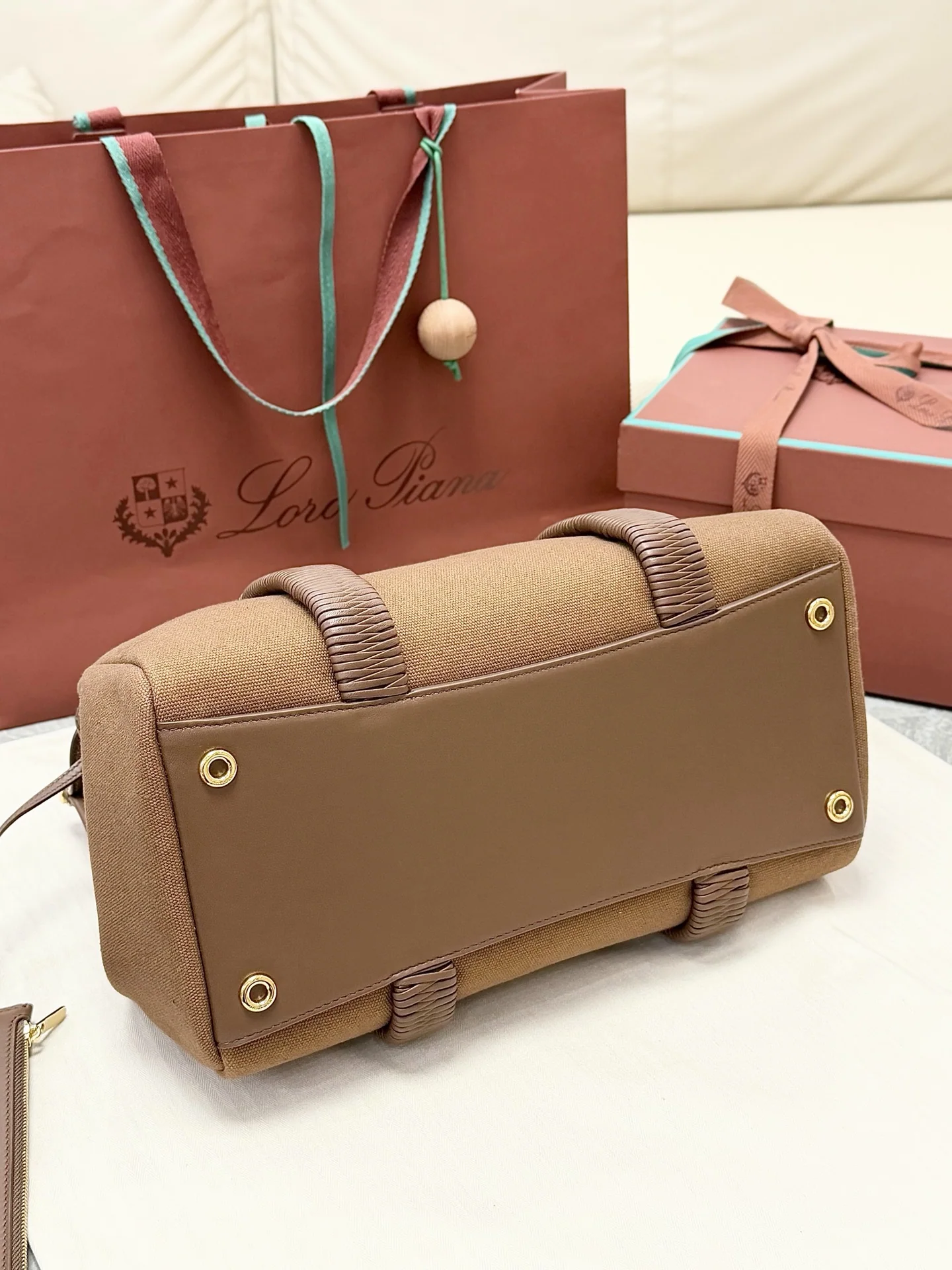 로로피아나 라마 브라운 위빙 핸드백 상세 이미지 4