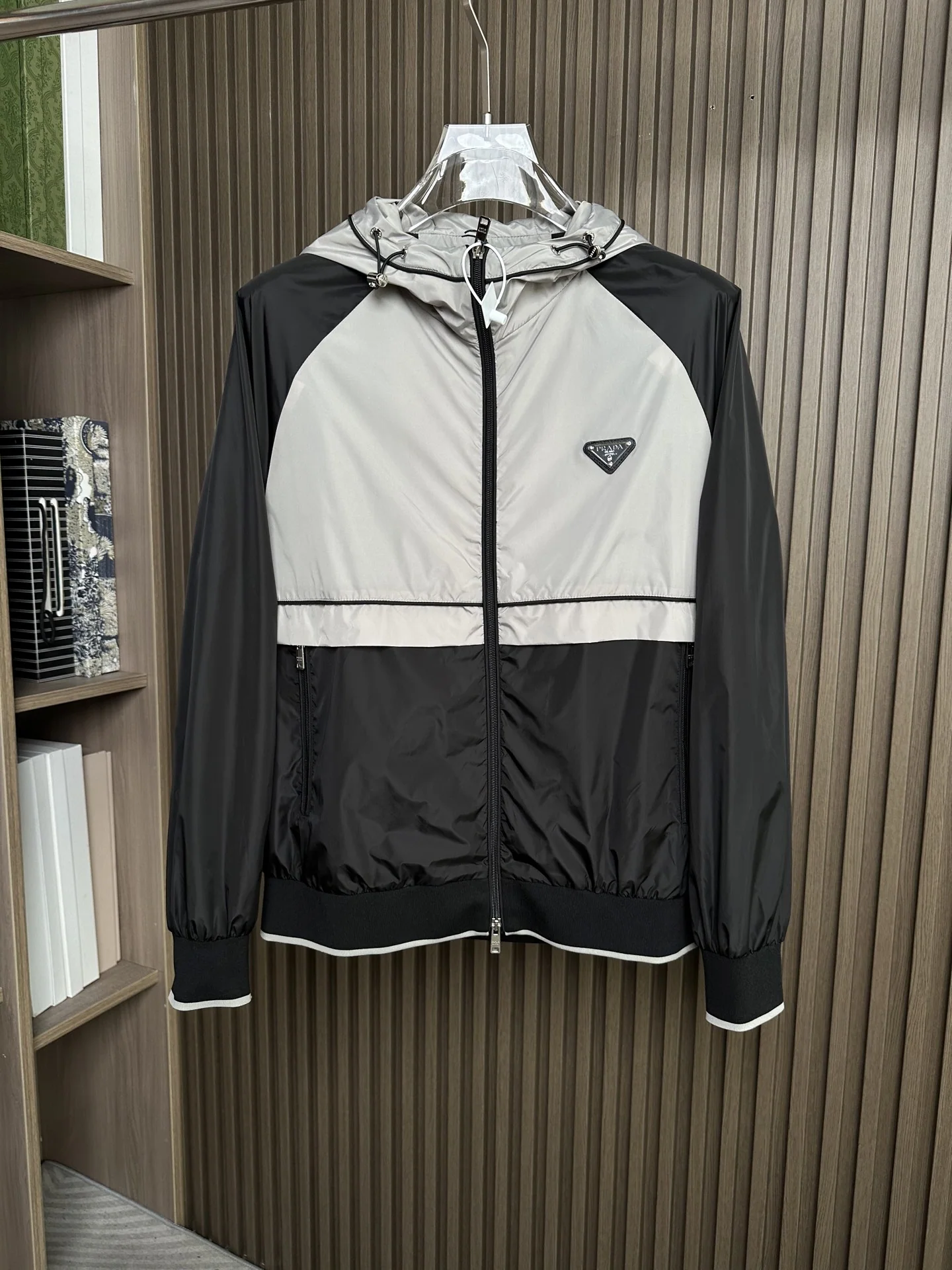 프라다 26 SS 런웨이 신상 재킷 19419 Prada 상세 이미지 1