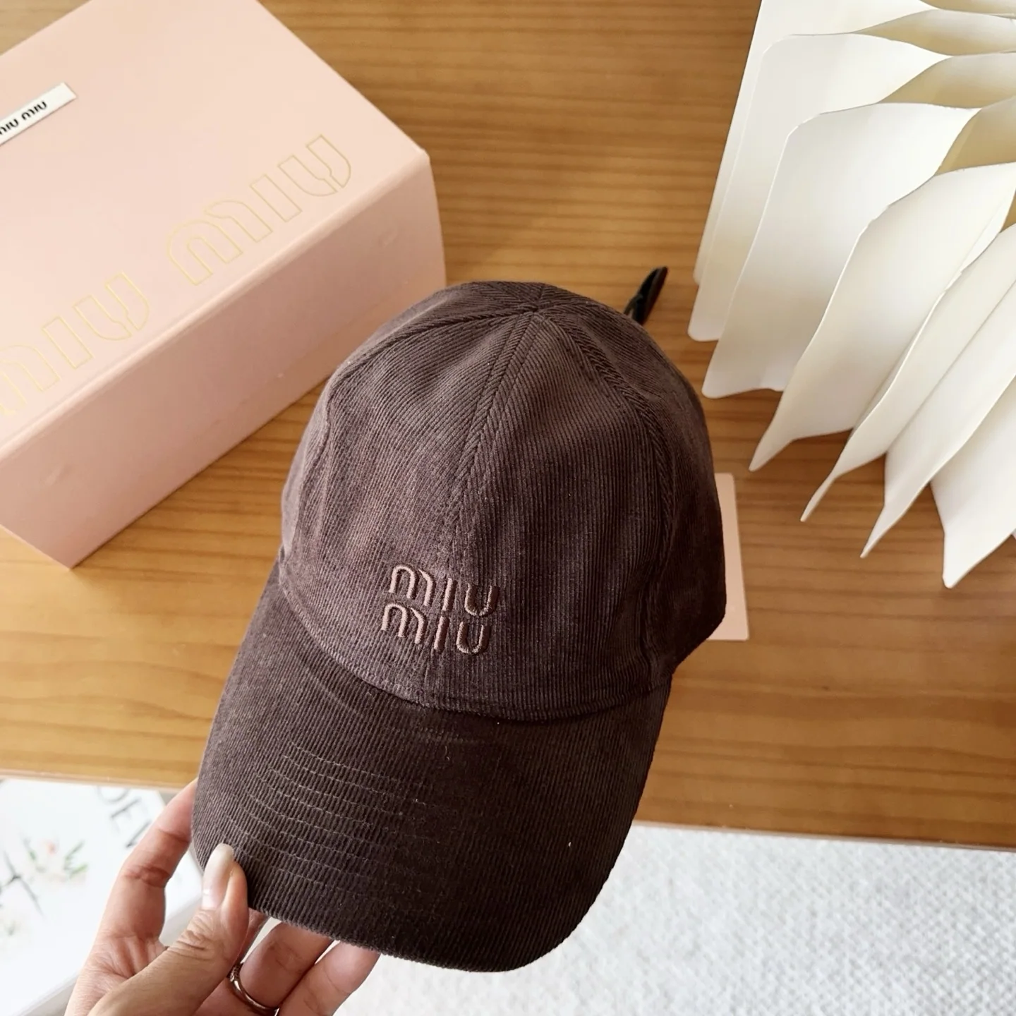 미우미우 모자 81372 Miu Miu Cap 상세 이미지 4