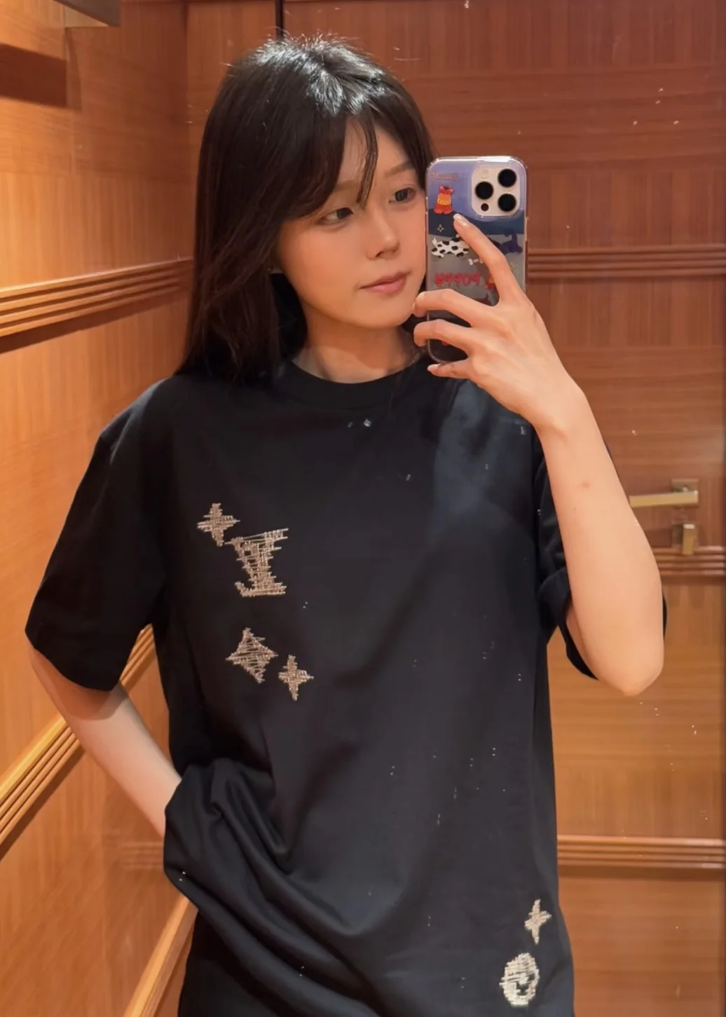 루이비통 LV 자수 로고 여성 반팔 티셔츠 상세 이미지 7