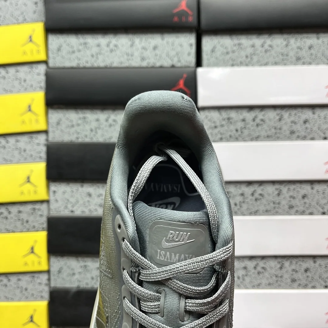 나이키 [CG] 보메로 프리미엄 IR1988-084 201988 Nike Vomero Premium Isamaya Run Forever 상세 이미지 4